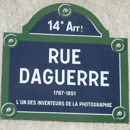 Rue Roger In Montparnasse Denfert Rochereau - With Direct Train To & From Cdg Airport Apartment *